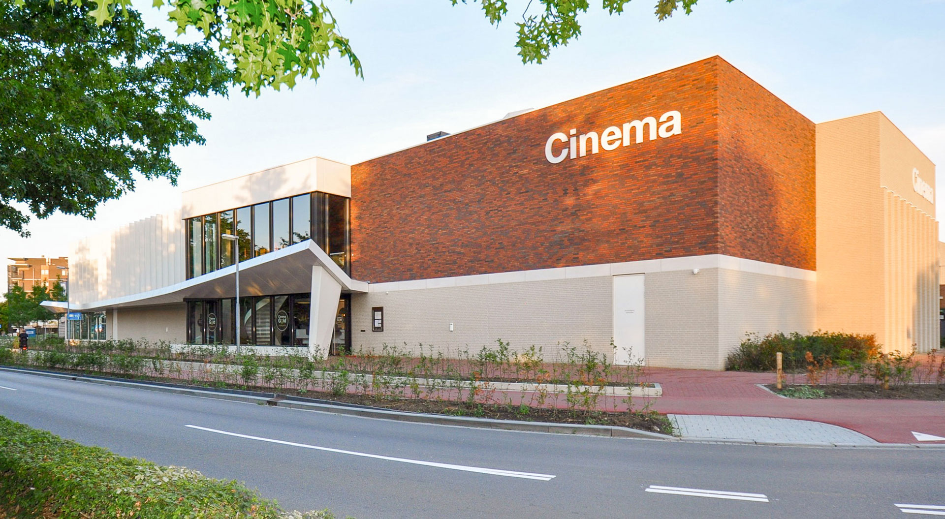 Hospitality next to movie theatre, Veldhoven: Geer 7